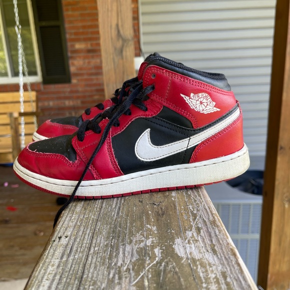 Nike Kids Black and Red Sneakers - Picture 4 of 6